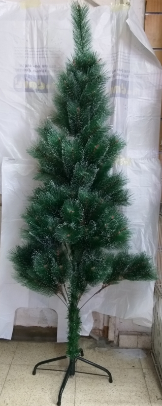 עץ חג המולד | עץ כריסמס | עץ אשוח 1.5 מטר עם קצוות שלג צבועים