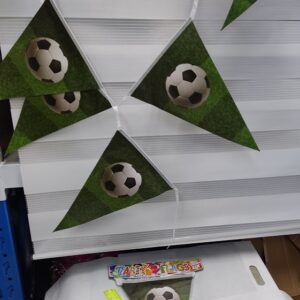 שרשרת דגלים כדורגל משולשים | שרשרת קישוט גודל כ 2.5 מטר